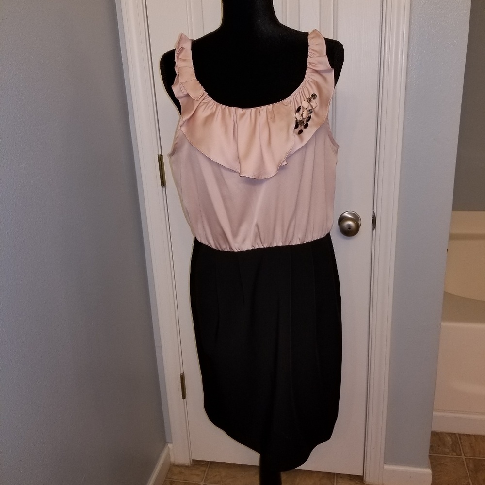 Elegant sleeveless Apt.9 Dress